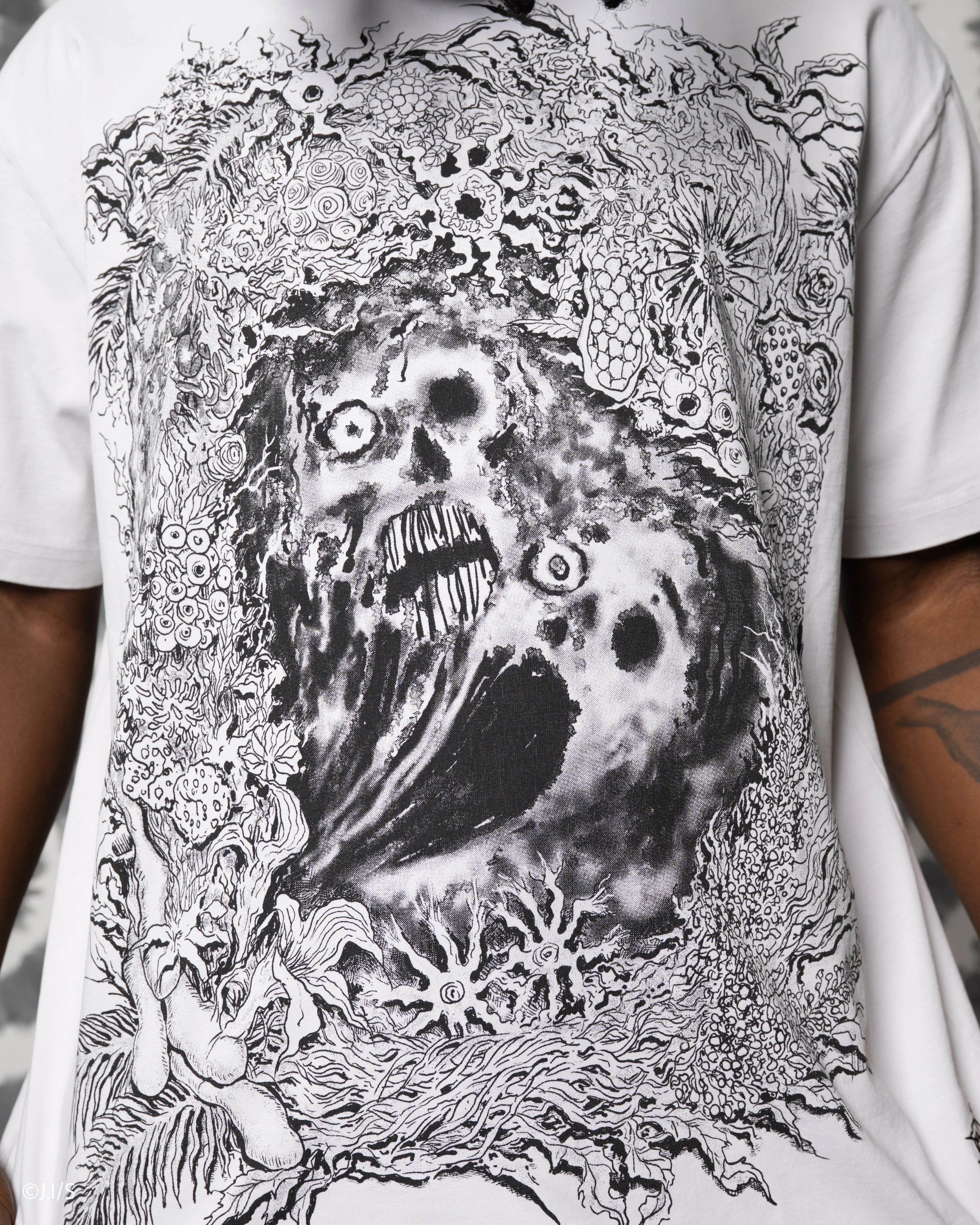 No Longer Human Tee - Image 12